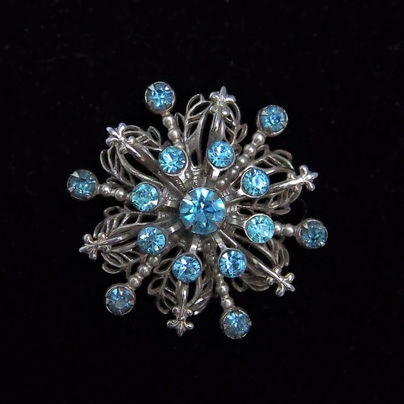 Vintage Jewelry - Topaz Crystal Fleur de lis Accent Filigree Brooch